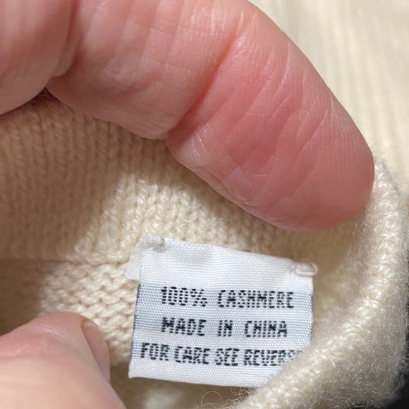 Nicole Summers Vintage cashmere Cream Knit Beanie and Gloves Set - Picture 7 of 12